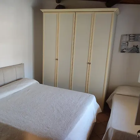 A Due Passi Dal Mare, Forio
